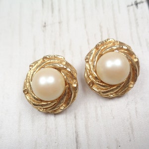 Vintage Gold-Tone Faux Pearl Clip-On Earrings Elegant Design image 3