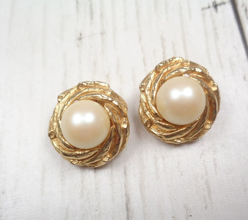 Vintage Gold-Tone Faux Pearl Clip-On Earrings Elegant Design image 3