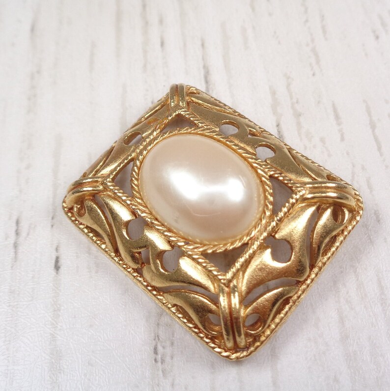 Signed Vintage Richelieu Brooch from the 1960s with Faux Pearl image 5