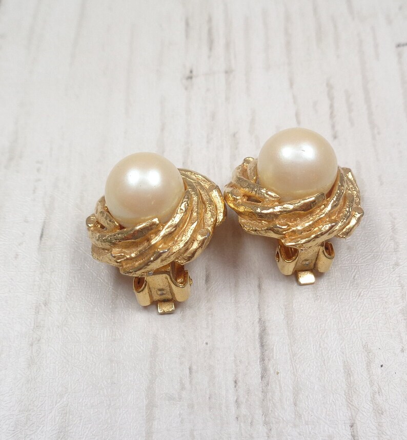 Vintage Gold-Tone Faux Pearl Clip-On Earrings Elegant Design image 5