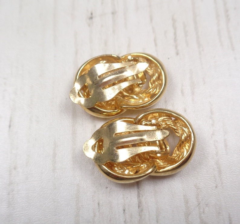 Elegant Vintage Gold-tone Clip-on Earrings Chain/Link Design image 4