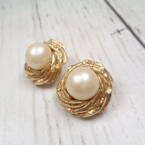 Vintage Gold-Tone Faux Pearl Clip-On Earrings Elegant Design image 4