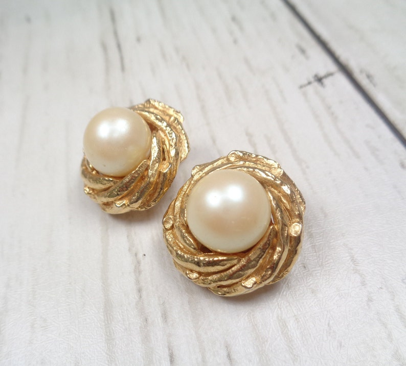 Vintage Gold-Tone Faux Pearl Clip-On Earrings Elegant Design image 4