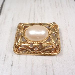 Signed Vintage Richelieu Brooch from the 1960s with Faux Pearl image 3