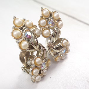 Vintage 1960s Jewelcraft Gold Tone Faux Pearl and Aurora Borealis Clip On Earrings image 3