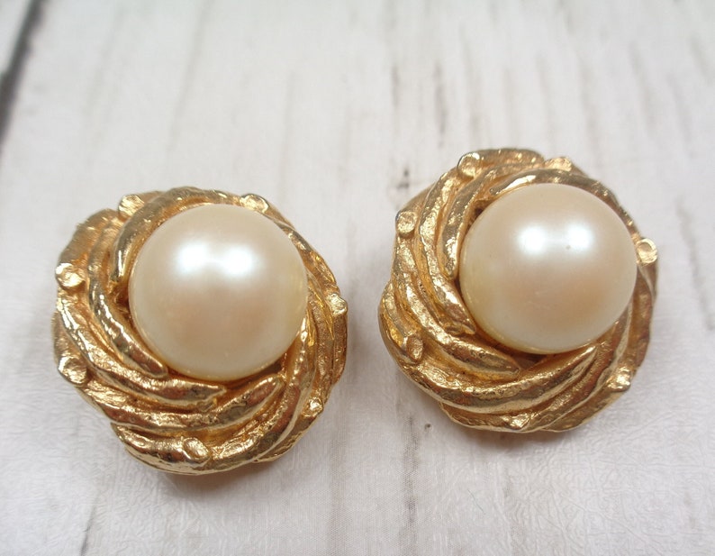 Vintage Gold-Tone Faux Pearl Clip-On Earrings Elegant Design image 1