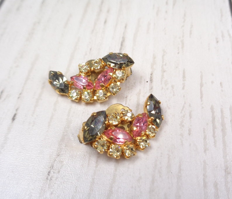 Elegant 1960s Vintage Gold Tone Clip-On Earrings with Pink, Grey and Clear Crystals image 6