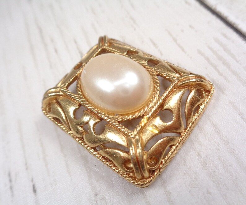Signed Vintage Richelieu Brooch from the 1960s with Faux Pearl image 1