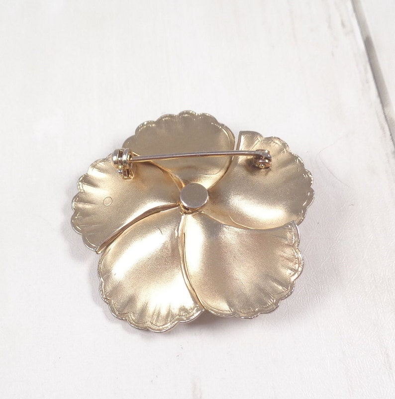 Vintage 60s Camelia Flower Brooch with Faux Pearls/Jade & Matching Screw Back Earrings. image 7