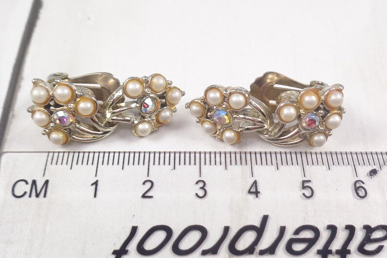 Vintage 1960s Jewelcraft Gold Tone Faux Pearl and Aurora Borealis Clip On Earrings image 6