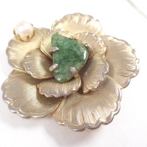 Vintage 60s Camelia Flower Brooch with Faux Pearls/Jade & Matching Screw Back Earrings. image 5
