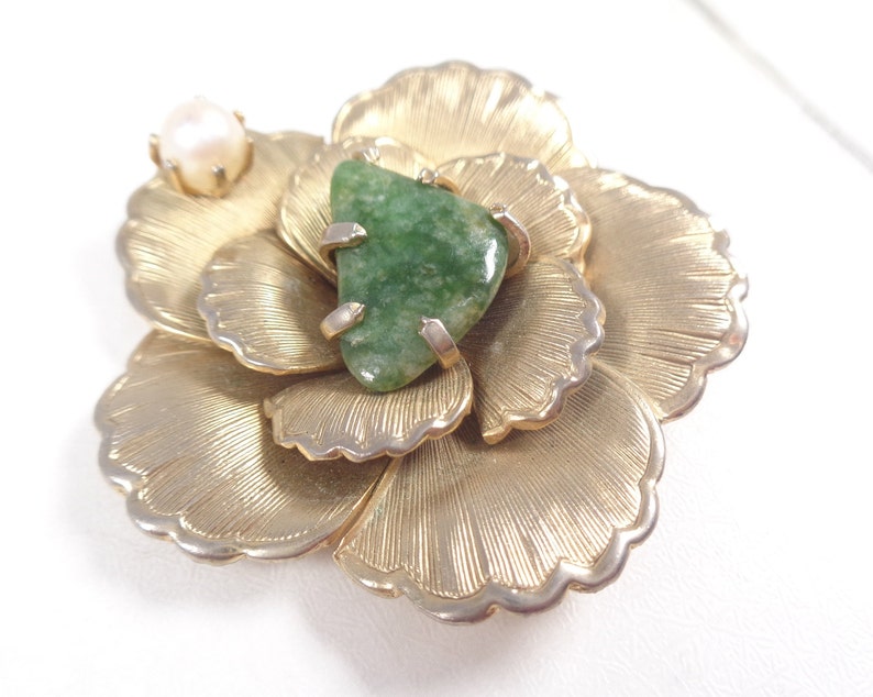 Vintage 60s Camelia Flower Brooch with Faux Pearls/Jade & Matching Screw Back Earrings. image 5