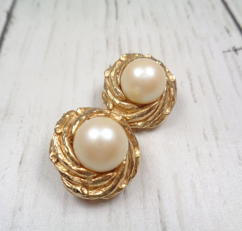 Vintage Gold-Tone Faux Pearl Clip-On Earrings Elegant Design image 6