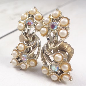 Vintage 1960s Jewelcraft Gold Tone Faux Pearl and Aurora Borealis Clip On Earrings image 2