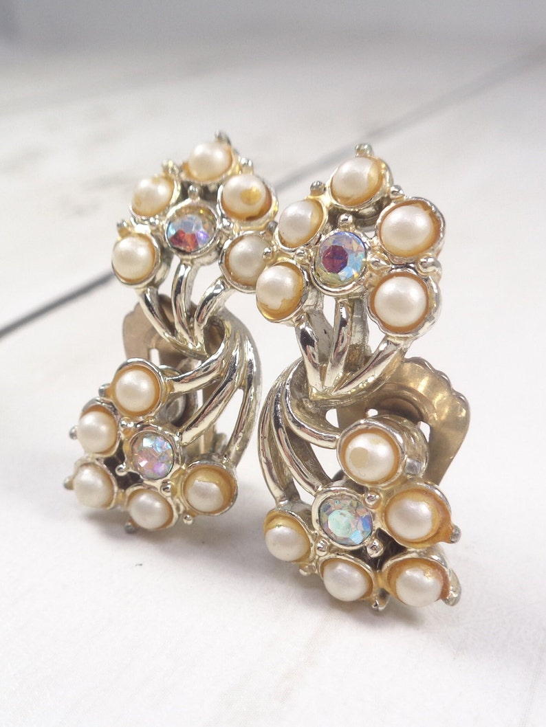 Vintage 1960s Jewelcraft Gold Tone Faux Pearl and Aurora Borealis Clip On Earrings image 2