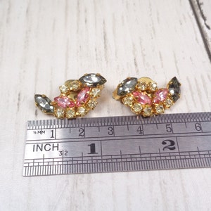 Elegant 1960s Vintage Gold Tone Clip-On Earrings with Pink, Grey and Clear Crystals image 4