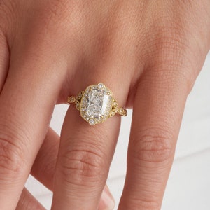 Art Deco Cushion Lab Diamond Halo Engagement Ring – 2 CT I VS1 Cushion Cut Lab Grown Diamond, 18k Yellow Gold, IGI Certified Lab Diamond