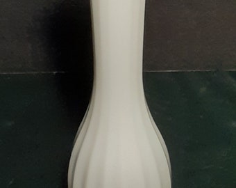 vintage Anchor Hocking Milk Glass Bud Vase 9 »