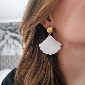 Mother-of-pearl shell pendant earrings