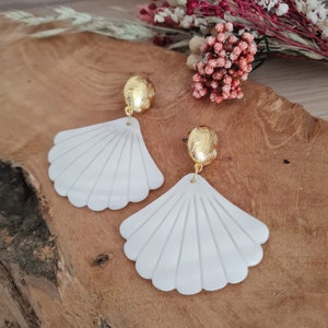 Mother-of-pearl shell pendant earrings image 3