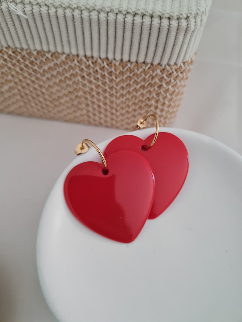 Boucles d'oreilles demi-créoles en acier inoxydable, pendentif coeur écru en résine, idée cadeau femme image 4