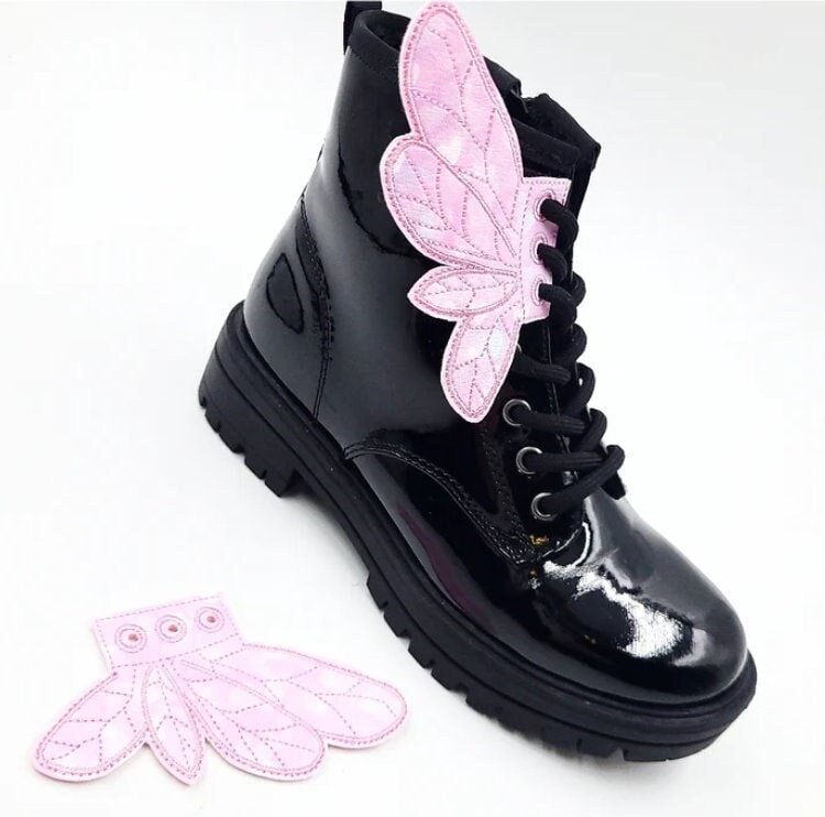 Wings on a shoe top