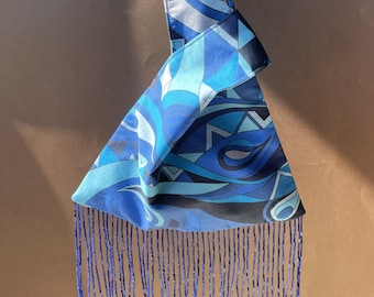 Handgemaakte knooptas, franje met blauwe kralen, Pucci-designstof, portemonnee met kwastje, blauwturkoois marineblauwe clutch, zomeraccessoire