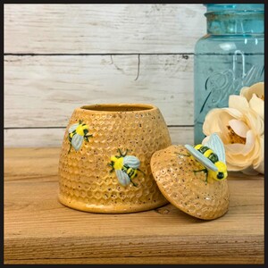 Vintage Beehive Honey Jar | Handmade Ceramic Honey Pot | Retro Bee Kitchen Decor | Farmhouse Honey Keeper | Unique Pottery Gift