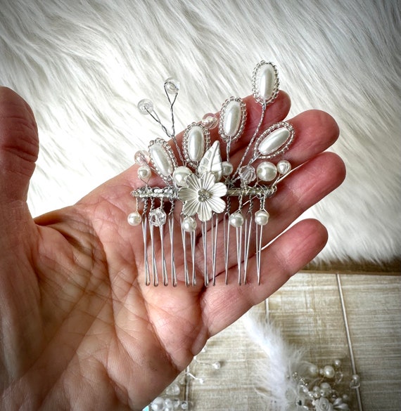 Bridal Hair Comb, Flower Girl Comb, Pearl & Rhinestone Comb  display picture 3