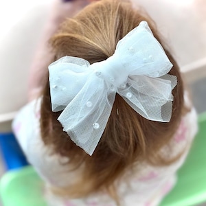 Tulle Hair Bow, White Hair Bow, Tulle and Pearl Bow, First Communion Bow, Baptism Hair Bow, Formal Hair Bow, Christmas Hair Bow, Pearl Bow
