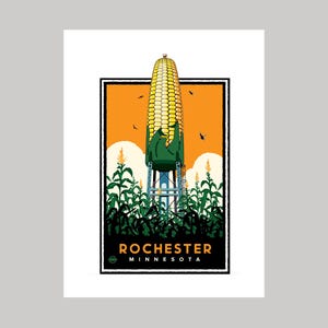 Könnte beinhalten: Eine Illustration im Vintage-Stil eines Maissilos in einem Maisfeld. Das Silo ist in Form eines Maiskolbens geformt und in Gelb und Grün gestrichen. Der Text "Rochester, Minnesota" befindet sich am unteren Rand des Bildes.