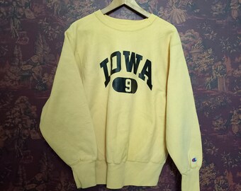 1990s Champion Blank Red Reverse Weave Sweatshirt Made in 1990s Champion Blank Red Reverse Weave Sweatshirt Made in