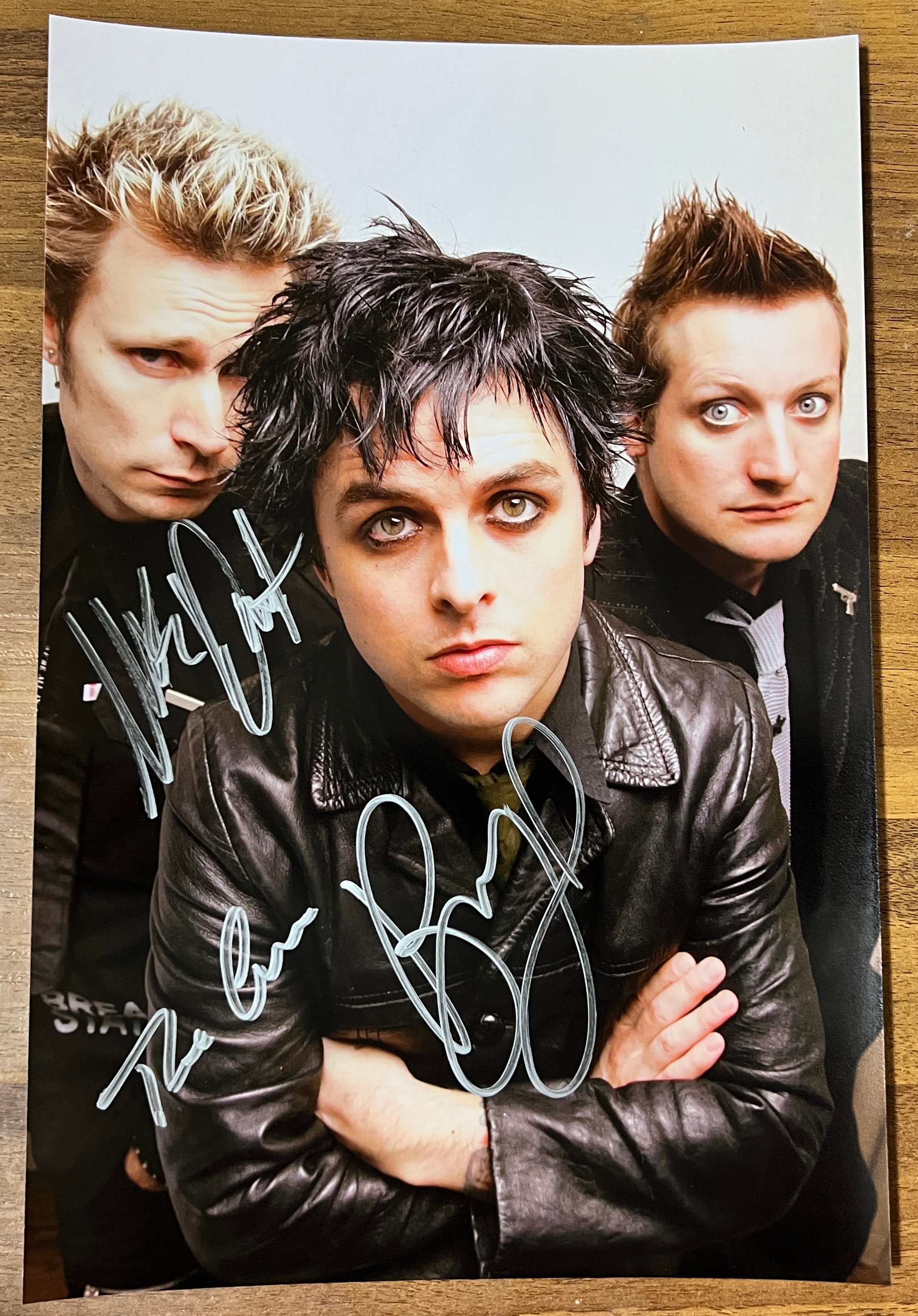 Green Day full band signed autographed 8x12 inch photo + COA Green Day full band signed autographed 8x12 inch photo + COA