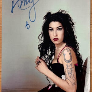 Amy Winehouse signed autographed 8x12 inch photo + COA