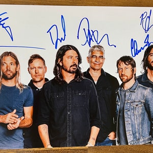 Foo Fighters full band signed autographed 8x12 photo Dave Grohl Taylor Hawkins autographs