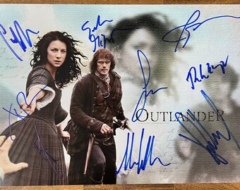 HWC Trading A4 Sam Heughan Outlander - Photo Signée Autographe Pour Fans De Séries TV
