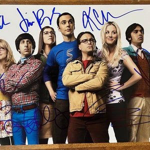 Casting complet de The Big Bang Theory, photo dédicacée de 8 x 12 pouces + COA