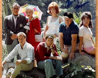 Gesigneerde foto van de volledige cast van Gilligan's Island (20 x 30 cm) + echtheidscertificaat.