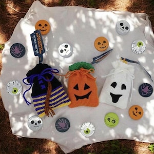 Halloween-breipatroon: griezelige traktatiezakjes - pompoen, spook, heks (pdf)