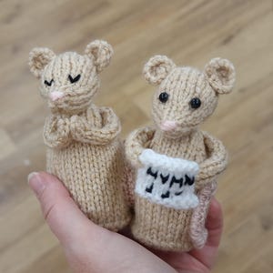 Hand Carved Church Mouse Vicar Ornament Pulpit Bible Gift Hand Carved Church Mouse Vicar Pulpit Ornament - Unique Wooden Bible Cathedral Gift (UK Made) Church Mouse Ornament - Foto 6