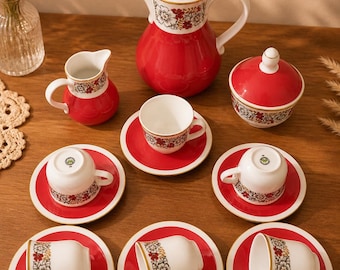 Servizio da caffè vintage in porcellana rossa per 6 persone / Freiberger GDR China / Tazze e piattini con decorazioni floreali