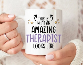 This is What an Amazing Therapist Looks Like Mug, Therapist Gift, Psychotherapist Gift, Hypnotherpist Mug, Perfect Gift for a Therapist