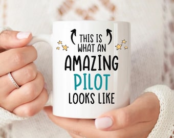 Pilot Gift, This is what an amazing Pilot looks like, Plane Mug, Pilot Mug, Gift for a Pilot, Aviation, Plane Lover, Christmas Gift