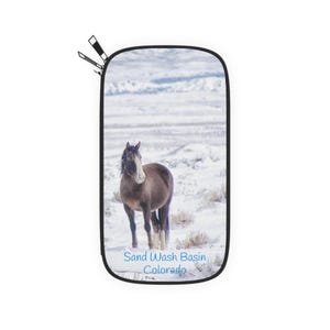 Passport Brieftasche mit Sand Waschbecken, Wild Colorado mustang - Reise-Organizer, Dokumentenhalter, Geschenk für Reisende, Urlaub wesentlich,