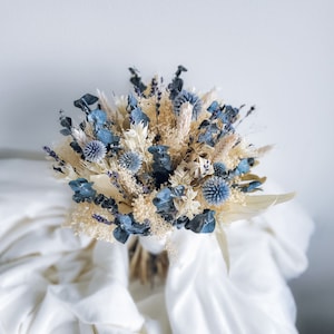 Bouquet de mariée bohème bleu et blanc fleurs séchées, bouquet de mariée, bouquet de demoiselles d'honneur, fleurs de mariage séchées et conservées, haleine de bébé image 1