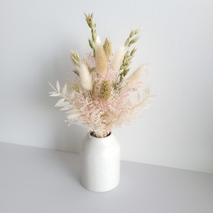 Getrocknete Blumenarrangement, Blumenvasenarrangement, rosa und weiß, Trockenblumenstrauß, kleine Herzstücke, Brautjungfer Box, Geschenk für sie