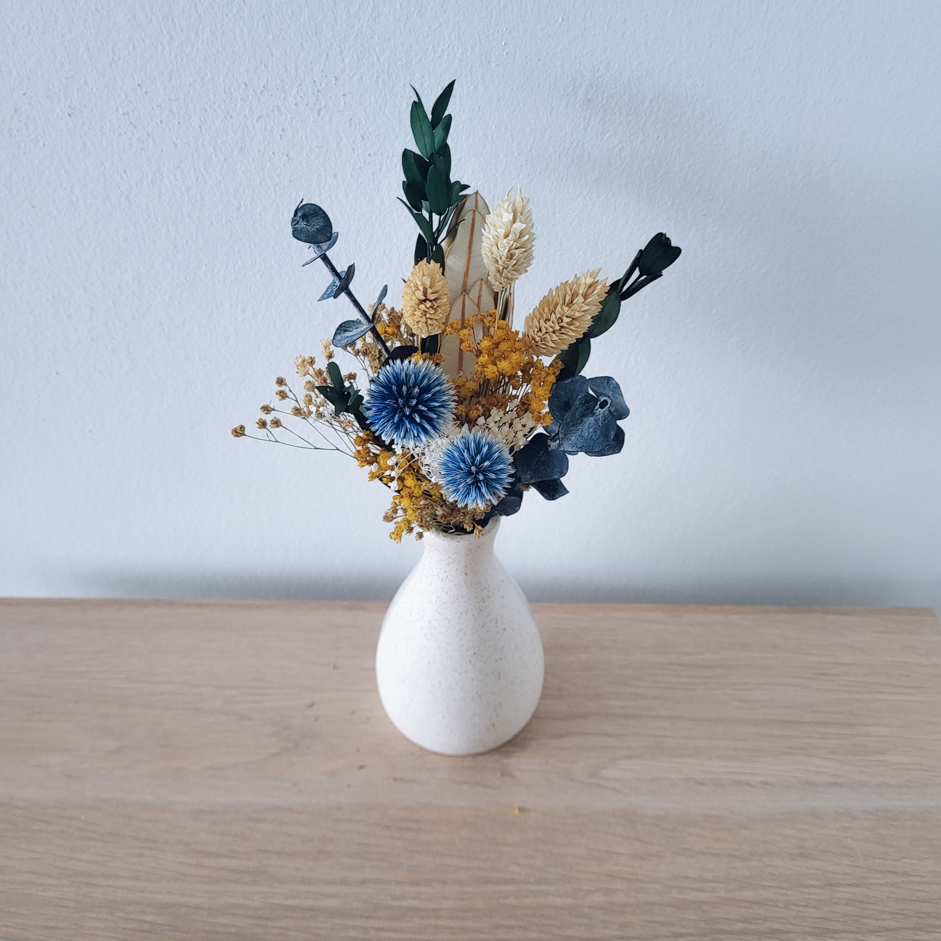 Natural Dried Flowers Bouquets And Real Flower Arrangements For Shooting  Props