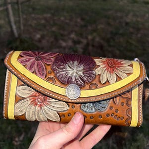 Cartera de mano personalizable de cuero hecha a mano