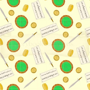 Puede incluir: Un patrón repetitivo con ilustraciones de fantasía. El diseño incluye casas redondas con puertas verdes, anillos dorados, espadas plateadas, monedas de oro y letreros que dicen "No admittance except on party business" sobre un fondo crema.