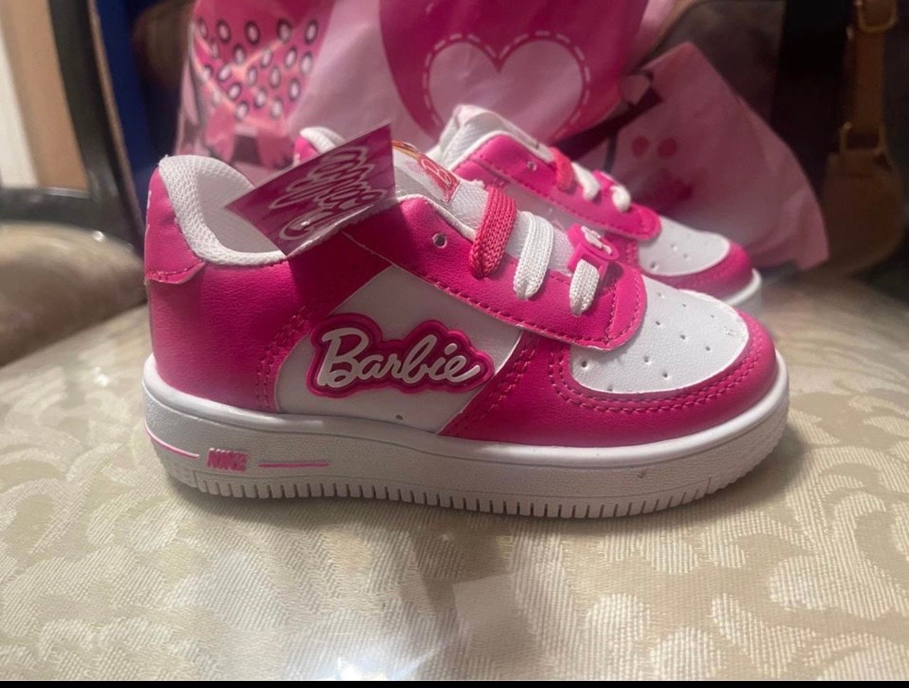 Girls athletic shoes on deals sale